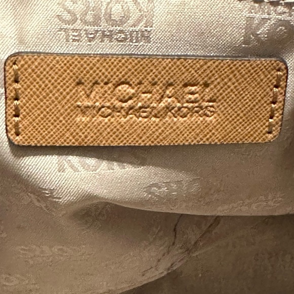 Michael Kors Jet Set Large Carryall Perforated Tote - Picture 8 of 8